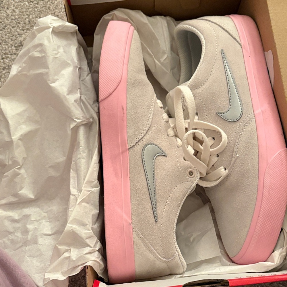 Nike Women's Light Pink and Gray Sneakers - Picture 8 of 8